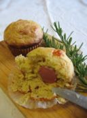 Muffin salati con wurstel e formaggio