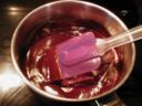 La ganache al cioccolato secondo la ricetta classica per ricoprire le torte