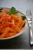 Le penne alla vodka la ricetta originale in voga negli anni '80