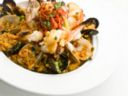 La ricetta del risotto ai frutti di mare per una cena tra amici