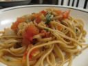 Primi piatti per l'estate: linguine al limone con trota salmonata