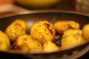 Cucinare le patate al forno, al cartoccio, arrosto semplicemente