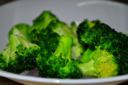 Broccoli in padella ripassati con acciughe e pinoli