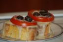 Crostini di pane con mozzarella di bufala e olive nere