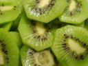 Ricetta fresca e leggere dell'insalata di kiwi