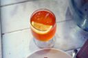 Tè freddo fatto in casa alla menta e limone