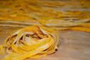 Ricetta primo piatto: tagliatelle all'uovo fatte in casa con trito di spinaci