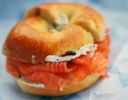 Un panino al giorno: bagel al salmone e philadelphia