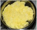 Ecco la ricetta base per uova strapazzate cremose