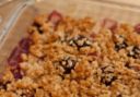 Il crumble di mele e more con cannella