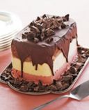 I dolci per l'estate: mattonella di gelato con colata di cioccolato fondente