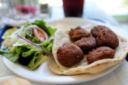 Ricetta cinema: i felafel di E morì con un felafel in mano