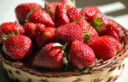 Ricette dolci: fragole con crema di yogurt e vino bianco