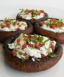 Ricette vegetariane: funghi ripieni di ricotta e zucchine