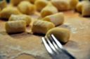 Ricette primi: gnocchi melanzane e scamorza