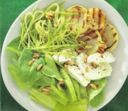 Ricetta insalata: Lattuga romana, zucchine, feta e pinoli tostati