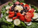 La ricetta dell'insalata alla greca classica con feta, pomodori e olive