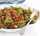 Insalata estiva di fagioli cannellini e pomodori arrostiti
