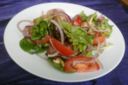 Insalatona arcobaleno con pollo marinato