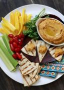 Ricette anticaldo: cruditè con hummus di peperoni