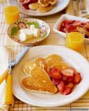 Speciale ricette per San Valentino: colazione romantica con i pancakes a forma di cuore