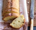 Ricette di maggio: il pane dolce alle rose e alle mandorle