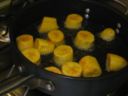 Ricetta colombiana dei patacones o frittelle di platanos