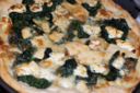 Ricetta facile pasta per la pizza: bianca con spinaci e formaggi