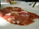 Ricette antipasti per Capodanno: involtini di prosciutto crudo e fichi secchi