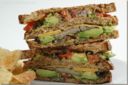 Un panino al giorno: Sandwich di pane ai cereali con avocado grigliato e funghi champignon