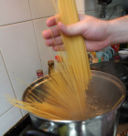 Ricette facili primi piatti: spaghetti con acciughe all’arancia