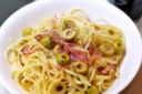 Ricetta facile primo: spaghetti aglio, olio, olive e acciughe