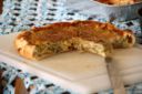 Ricetta facile: torta salata wurstel uova e formaggi