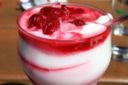 Ricette light: yogurt con fragole e rabarbaro