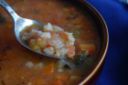 Ricette vegetariane: zuppa saporita di verza e farro