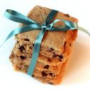 Biscotti al burro senza uova con gocce di cioccolato da regalare a San Valentino