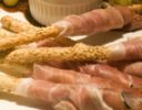 Grissini al prosciutto e tartufo,  antipasto veloce per San Valentino