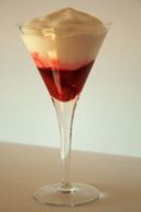 La ricetta della mousse al gelato di yogurt e fragole per il dessert di San Valentino