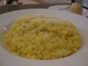 La ricetta del risotto allo zafferano e parmigiano da preparare a San Valentino
