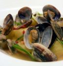 Prepara una zuppa di vongole speciale per San Valentino, con pancetta e patate