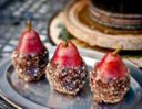 Pere al cioccolato con noci pecan e spezie, il dessert di frutta goloso