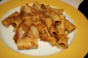 Sugo di funghi e carne per un piatto unico delizioso