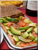 Ricette avanzi, salmone affumicato con avocado in salsa di soia e lime