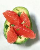 Insalata di avocado, pompelmo rosa e lime: una ricetta veloce