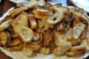 Antipasti di Capodanno, crostini con nasello in spuma
