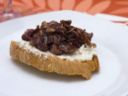 Crostini con radicchio e caprino, ricetta facile