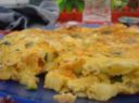 Frittata con patate zucchine e noci, un piatto unico saporito