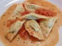Cenone di fine anno: ravioli al pomodoro ripieni di salsiccia