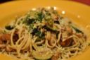 Spaghetti con pollo, funghi e zucchine per un piatto unico da single