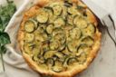 Torta salata con pesto e zucchine